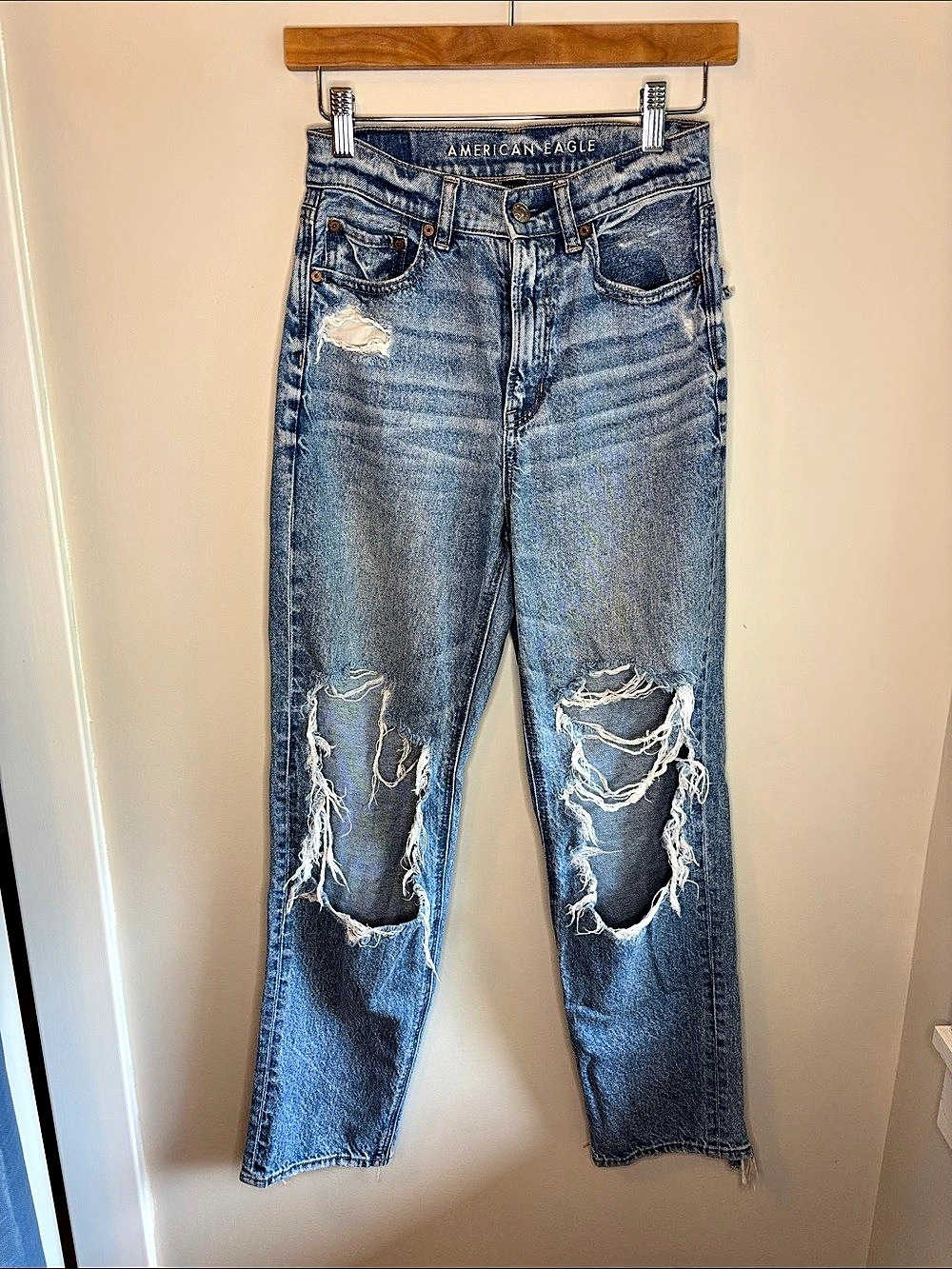 American Eagle AE Strigid Ripped Mom Jean Leg Blue